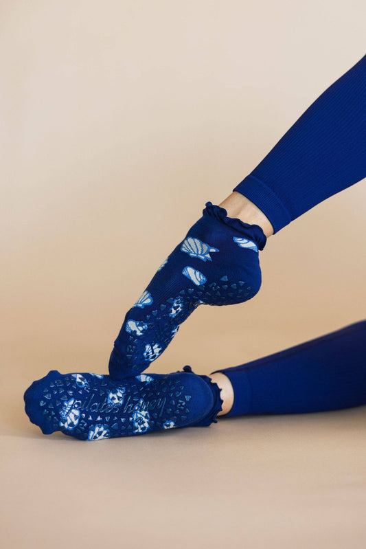 Seashell Ruffle Ankle Grip Sock