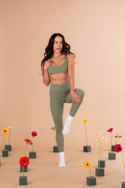 Bow Dream Textured Foldover Ruffle Crew Grip Socks