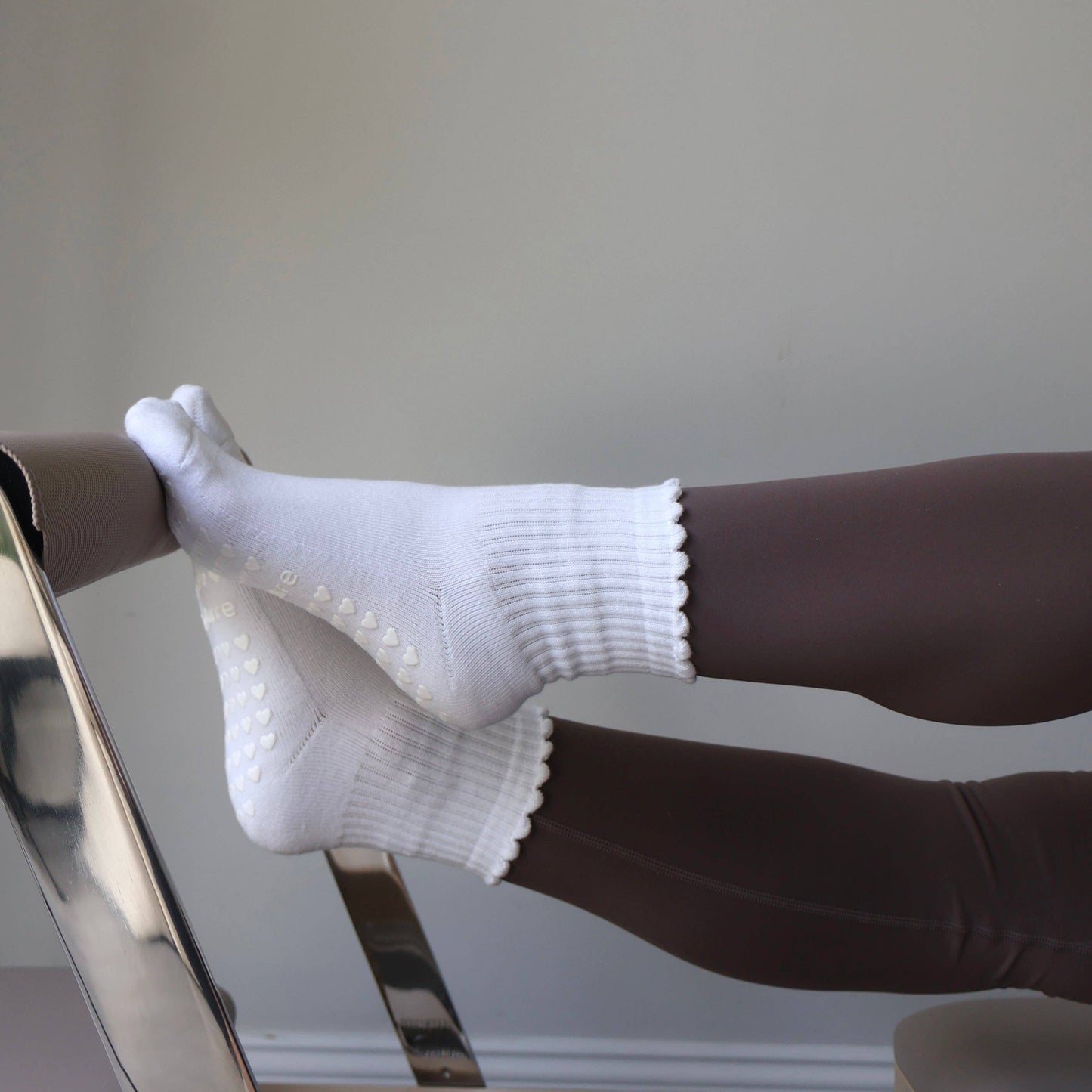 PILA Plain Best Grip Socks - White Ruffle
