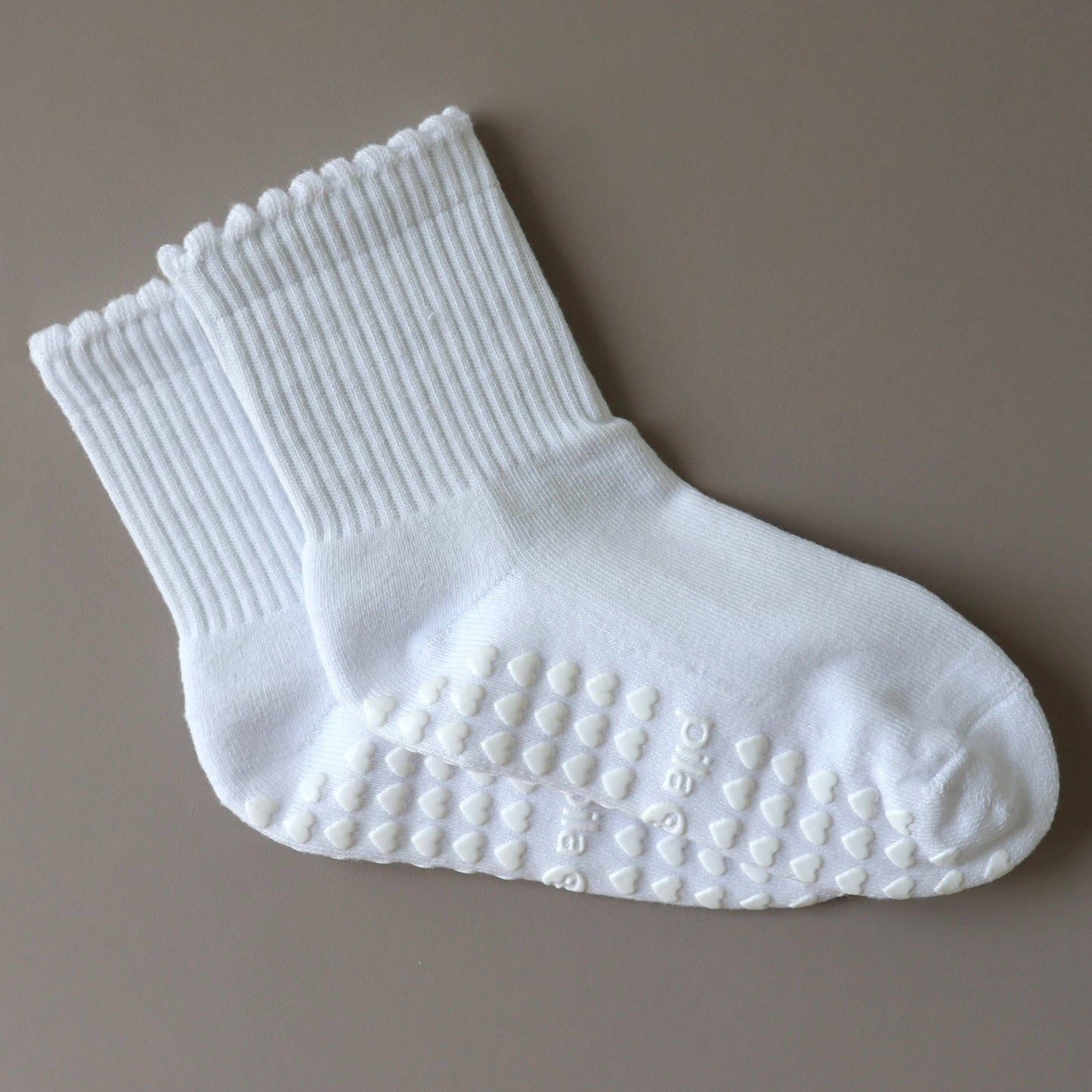 PILA Plain Best Grip Socks - White Ruffle