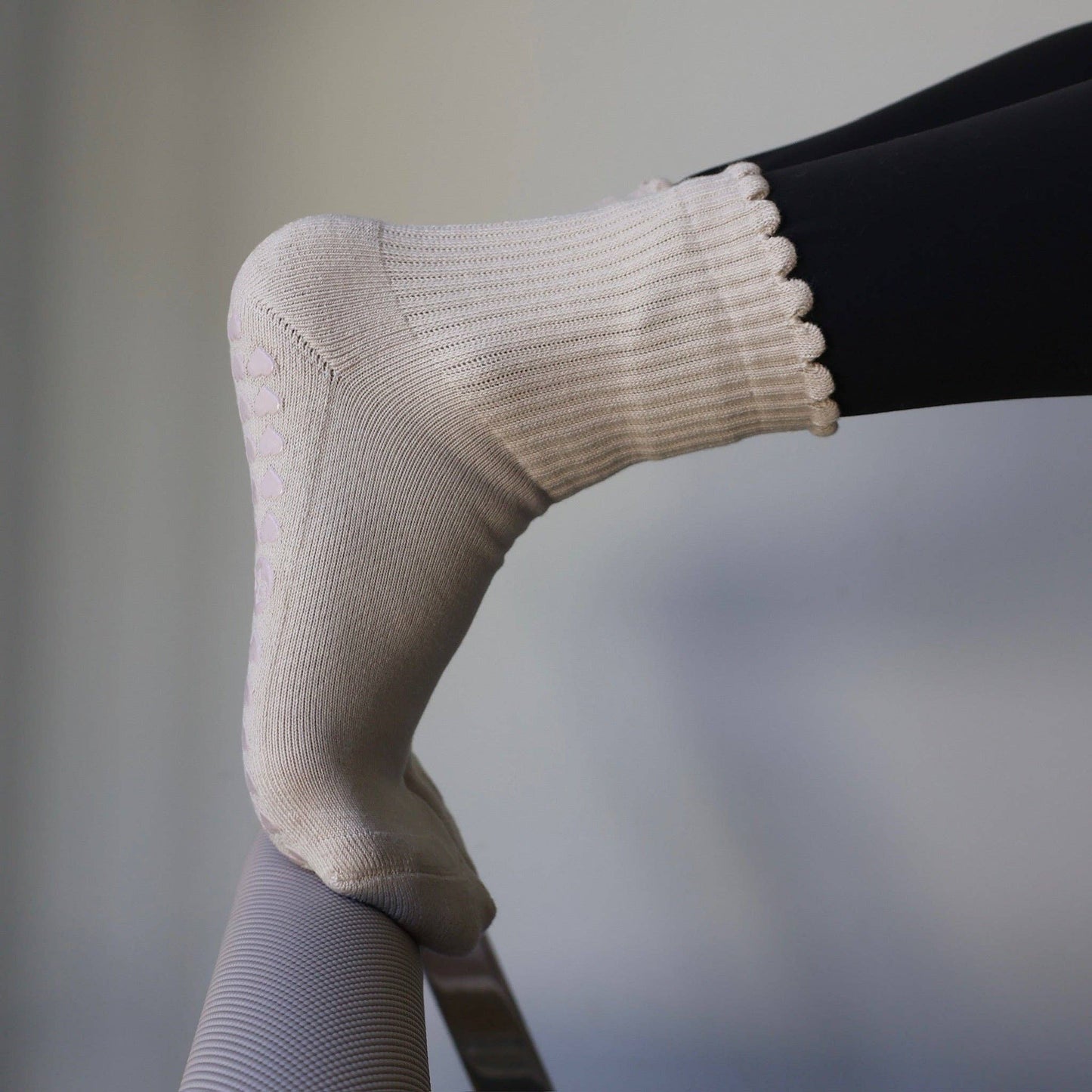 PILA Plain Best Cream Grip Socks
